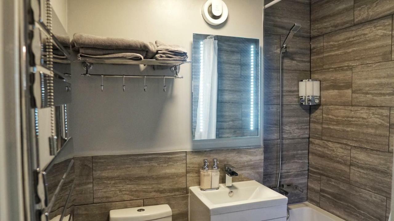 North London Apartment - Edmonton Kültér fotó